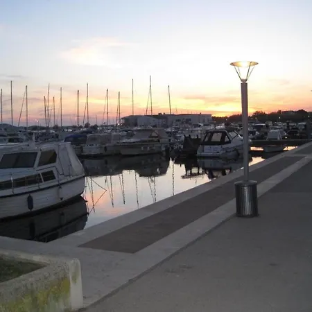 Amalia - Two Bedroom With Terrace דירה *