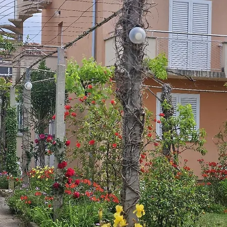 Amalia - Two Bedroom With Terrace Appartamento Zara